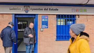 Agraciados con el ¡®Segundo Premio¡¯ del Sorteo Extraordinario de El Ni?o 2025 correspondiente al n¨²mero 06766 celebran su suerte en la administraci¨®n ¡°El Le¨®n¡± n¨²m 16, de la Avenida de Los Angeles 27 en Getafe, a 6 de enero de 2025, en Getafe, Madrid (Espa?a). El Sorteo de la Loter¨ªa del Ni?o se celebra en el Sal¨®n de Loter¨ªas y Apuestas del Estado mediante un sistema de bombos m¨²ltiples. Cuenta con una emisi¨®n de 55 series de 100.000 billetes cada una, que alcanza los 1.100 millones de euros, destinando el 70%, es decir, 770 millones de euros, a premios.
06 ENERO 2025
Mateo Lanzuela / Europa Press
06/01/2025