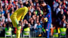 Ante la inminente llegada del futbolista argentino al PSG, el guardameta tico se unir&aacute; a la lista de jugadores que han compartido club con Lionel Messi y Cristiano Ronaldo.