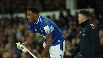 Everton 1-2 Wolverhampton. Fecha 17 Premier League. Yerry Mina salió lesionado en el minuto 74.