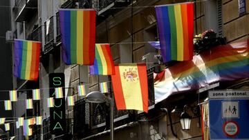 Calle del barrio de Chueca adornada con motivo de la fiesta del Orgullo Gay. EFE/Archivo