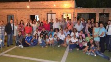 NOCHE EN EL MUSEO. Veteranos y noveles (había abuelos, abuelas y bastantes niños) disfrutaron en Fuente de la Corcha del nuevo museo madridista.