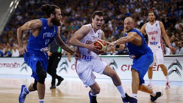 Mario Hezonja (Croacia) ante la selección italiana en el Eurobasket 2022