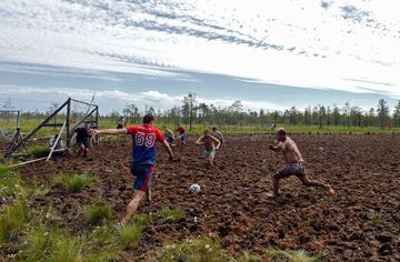 Fútbol en el pantano