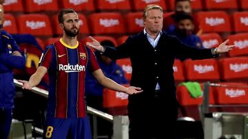 Koeman y Pjanic, en un partido ante el Sevilla de la temporada 2020-21