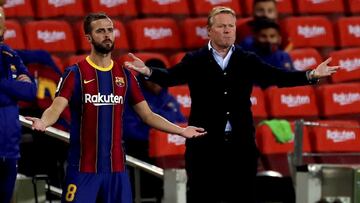 Koeman y Pjanic, en un partido ante el Sevilla de la temporada 2020-21