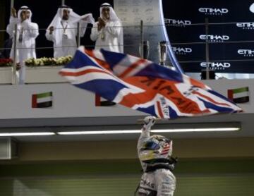 El piloto británico de Mercedes-AMG Lewis Hamilton gana el GP de Abu Dhabi en el circuito de Yas Marina y se proclama por segunda vez  campeón del mundo de Fórmula Uno.