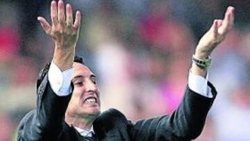 <b>DOS TROPIEZOS EN CASA. </b>Emery ha visto como se iban cuatro puntos en los minutos finales.