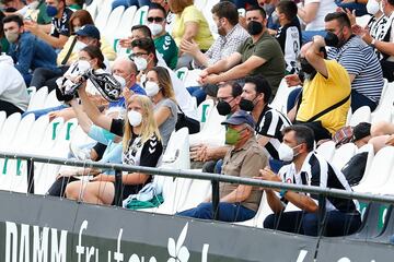 El público regresa a los estadios en las zonas donde la incidencia acumulada lo permite. Así ha sido la esperada vuelta en el partido de Segunda División entre el Castellón y la Ponferradina.