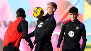 Dani Olmo durante un entrenamiento con el Barcelona.
