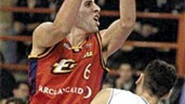 <b>GRAN AÑO.</b> Mumbrú debutó en enero con la Selección en Grecia.