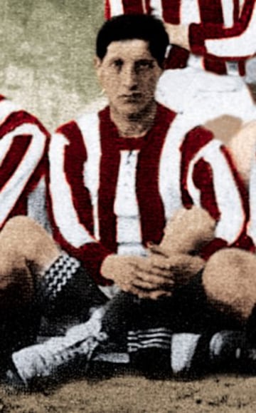 Belaunde fue jugador rojiblanco entre 1910 y 1915. Pasó la temporada siguiente (15/16) en el Real Madrid.