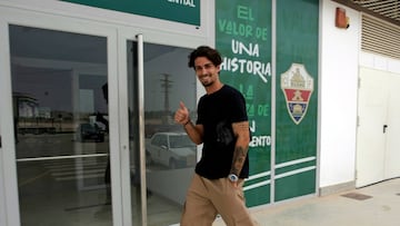 Álex Collado ya está en Elche a la espera de cerrar su cesión del Barça 