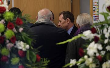 Butrague?o en el funeral por Enrique Castro " Quini ", exjugador del Sporting, con las tribunas abiertas al p¨²blico