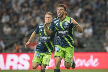 En su victoria ante Rayados, Puebla mostró este modelo de color verde, muy alejado al tradicional blanco y azul. Gracias a La Franja, recordamos otros uniformes alejados de los colores institucionales.