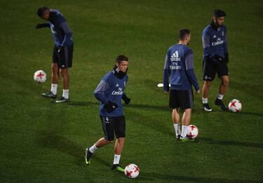 Mizukami-san: "Baseball is more popular than football in Japan"