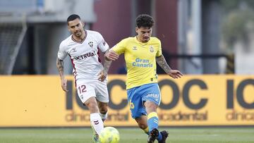 Diego Guti&eacute;rrez, en el &uacute;ltimo partido contra el Albacete. Detr&aacute;s, el ex de Las Palmas Tana Dom&iacute;nguez. 