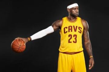 'El prodigio de los barrios marginales', el hombre que salió de un lugar difícil para convertirse en el hombre más influyente de la NBA. Así lo describe Rita Dove, celebre poeta de Akron, Ohio (ciudad de la que viene LeBron).