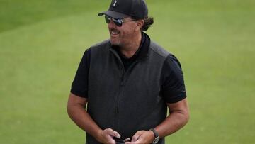 El golfista estadounidense Phil Mickelson, durante un entrenamiento previo al LIV Golf Invitational Series en el The Centurion Club de St. Albans, Londres.