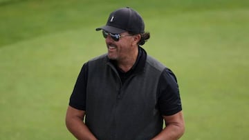 El golfista estadounidense Phil Mickelson, durante un entrenamiento previo al LIV Golf Invitational Series en el The Centurion Club de St. Albans, Londres.