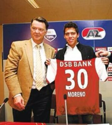 Moreno llegó al AZ Alkmaar en 2007, donde salió campeón de la Eredivisie y recibió multiples reconocimientos.