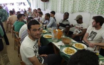 Los jugadores del Betis comieron juntos en la caseta del Betis de la Feria de Abril. Jorge Molina