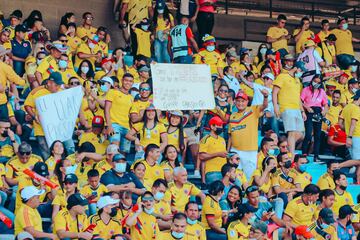 La Selección Colombia perdió 0-1 con la Selección Perú en Barranquilla por la decimoquinta jornada de las Eliminatorias Sudamericanas.