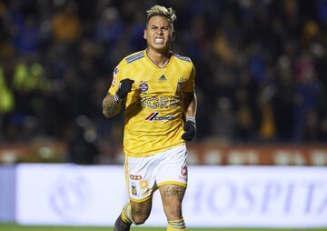 Llegó a los Tigres como bicampeón con la Roja, alzó la Copa América en 2015 y 2016.