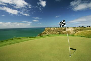 Este impresionante campo está situado al noreste del país oceánico. Se terminó en 2004 y es considerado como uno de las grandes maravillas modernas del golf. 