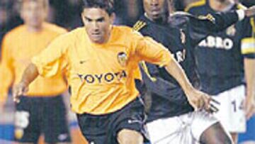 <B>A VUELTAS CON LOS FICHAJES.</b> Luis Fernández y Miquel Corominas charlaron ayer en Montjuïc. Por la noche se quedaron de piedra al saber que Sánchez no sería españolista.