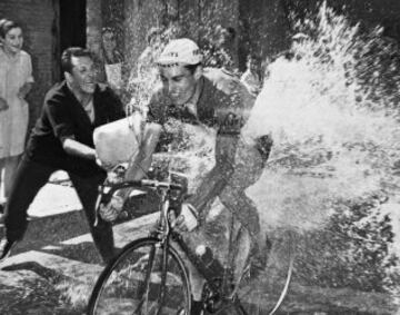 La única etapa que ganó del Tour de Francia fue épica, escapado durante 223 km. bajo un fuerte calor con llegada en Barcelona, fue en 1965. 