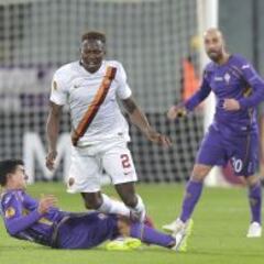 Pizarro se lesiona en empate que complica a la Fiorentina