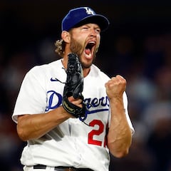 Clayton Kershaw fue operado del hombro; espera lanzar el próximo año