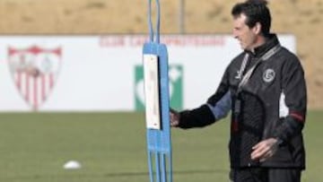 Emery, durante el entrenamiento que el Sevilla.