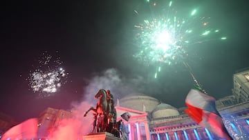 Fans of SSC Napoli celebrate with fireworks on Piazza del Plebiscito on May 4, 2023 in downtown Naples after Napoli won the Italian champions "Scudetto" title following a decisive match in Udine. -