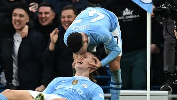 Manchester City came back to beat Manchester United at the Etihad Stadium, moving to within one point of Liverpool at the top of the table.