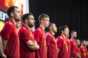 Spain players model the new shirt which the team will wear at next year's Euro 2020 today in the Luis Aragonés room in Las Rozas.