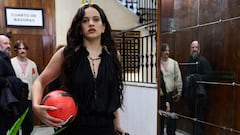 Así es la maleta viral que llevó Rosalía a ‘La Revuelta’: cuánto cuesta