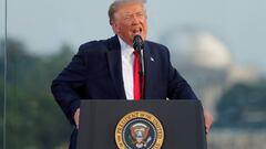 FILE PHOTO: U.S. President Donald Trump speaks to attendees as he hosts a 4th of July &quot;2020 Salute to America&quot; to celebrate the U.S. Independence Day holiday at the White House in Washington, U.S., July 4, 2020.   REUTERS/Carlos Barria/File Phot