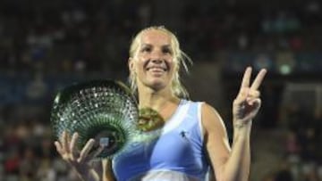 Svetlana Kuznetsova celebra su victoria en la final del torneo de Sidney.