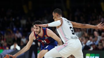 Álex Abrines, escolta del Barcelona, ante Timothe Luwawy Cabarrot.