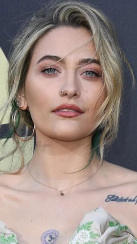 Se viraliza video de Paris Jackson escuchando la música de Christian Nodal