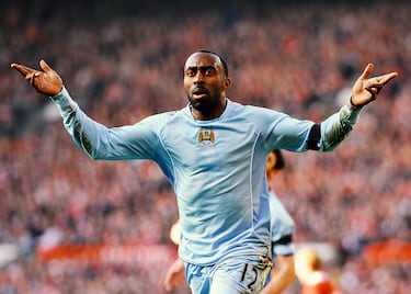 En el Manchester City llegó a jugar 123 partidos anotando 21 goles en total. Actualmente se encuentra retirado del fútbol y su último club fue el Leicester City.