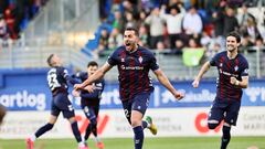 Ipurua se abona a la épica para rematar al líder en el descuento