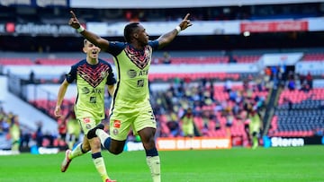 Renato Ibarra festeja un gol con el Am&eacute;rica