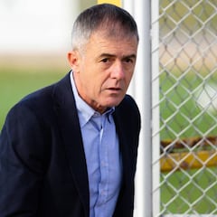 Alcaraz: "Ha sido un orgullo ocupar uno de los banquillos más importantes del fútbol español"