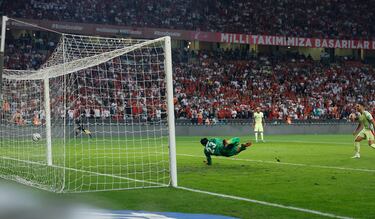 Gol de Pedri para España