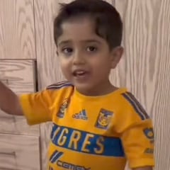 Niño alienta a Tigres, pero en la porra se le sale nombrar al América