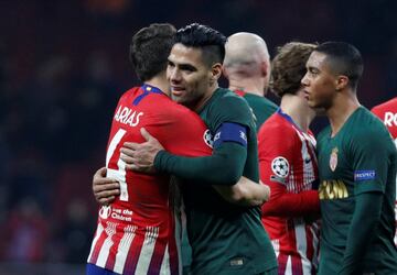 Falcao García y Santiago Arias se reencontraron en el duelo de Champions League entre Atlético de Madrid y Mónaco. Los colombianos vivieron dos realidades durante el partido. El delantero fue derrotado y perdió una pena máxima mientras que el defensor se afianza cada vez más en el equipo de Simeone.