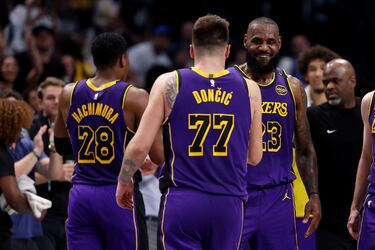 NBA fans make it clear who claims the most popular player title