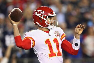 Brady, Patriots stunned as Chiefs romp to upset